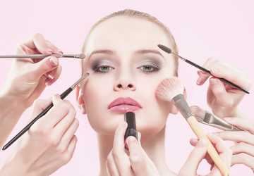 5 Daily Habits for Keeping Your Makeup Fresh